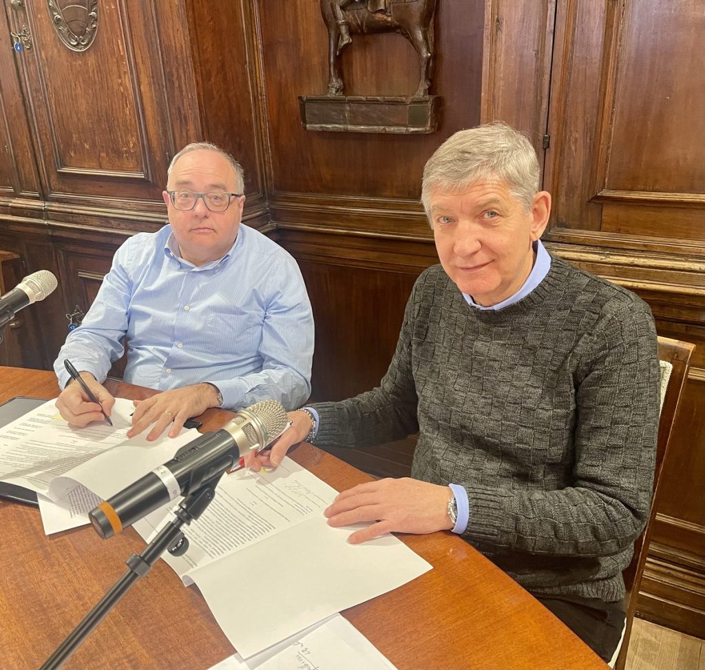 Maurizio Framba, a destra, assieme all'assessore Michele Bertucco.