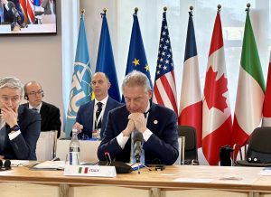 Il ministro Adolfo Urso durante il suo intervento inziale.