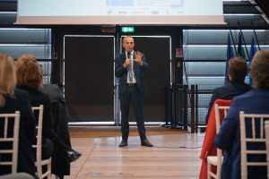 Maurizio Galli in un summit a Lazise nel 2022