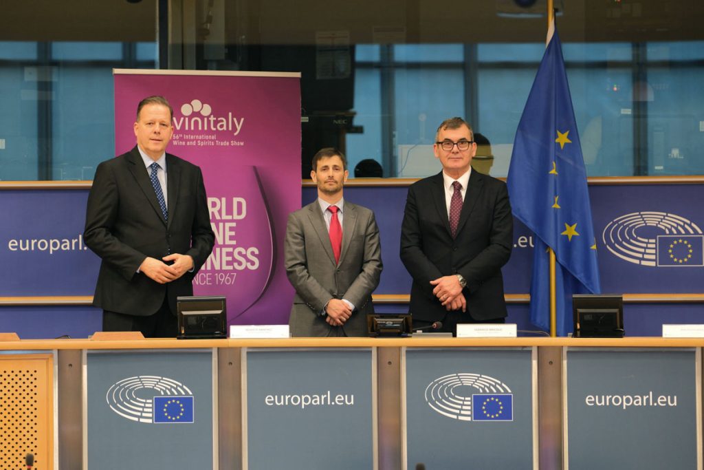 Presentazione Vinitaly 2024_da sx Bricolo, Sanchez e Danese - Veronafiere - Ennevi