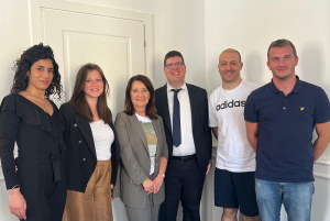 la delegazione di Confcommercio Verona insieme ai commercianti di Bussolengo che hanno aderito al progetto e al consigliere Davide Furlani.