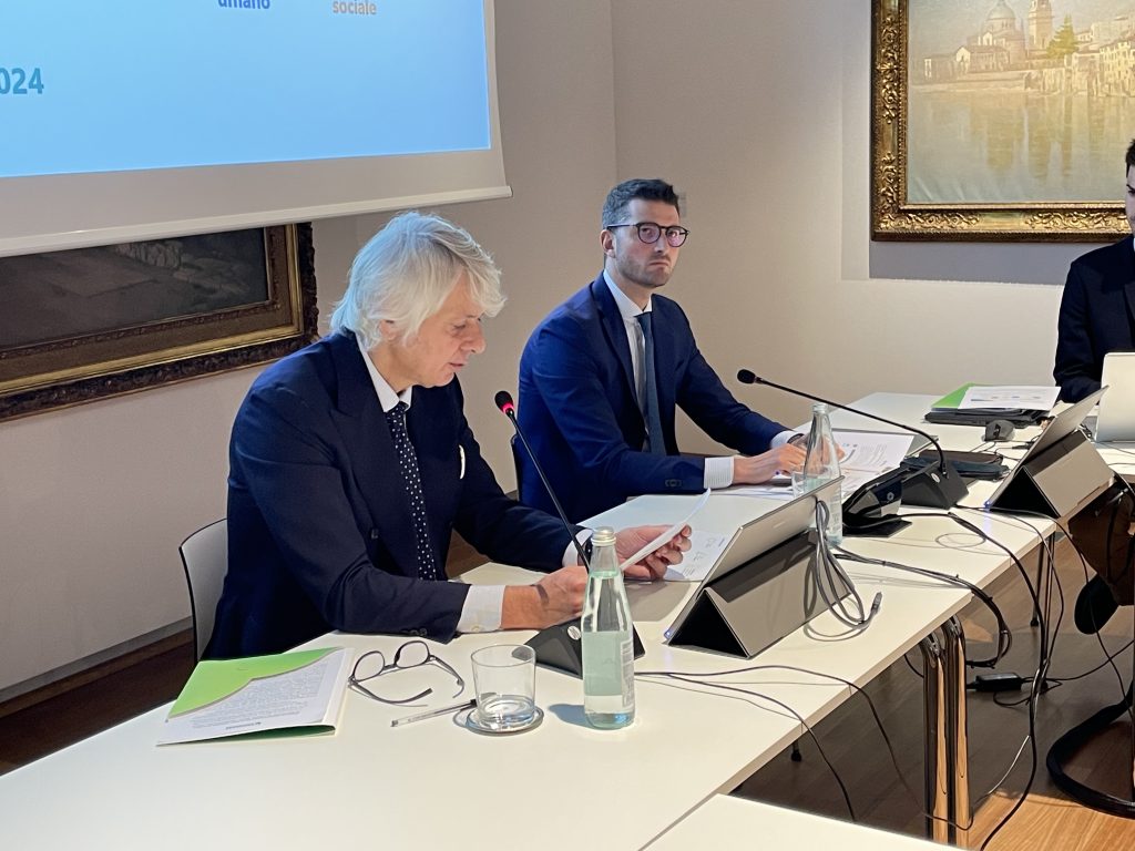 L'intervento del presidente Bruno Giordano, al suo fianco il direttore Filippo Manfredi.