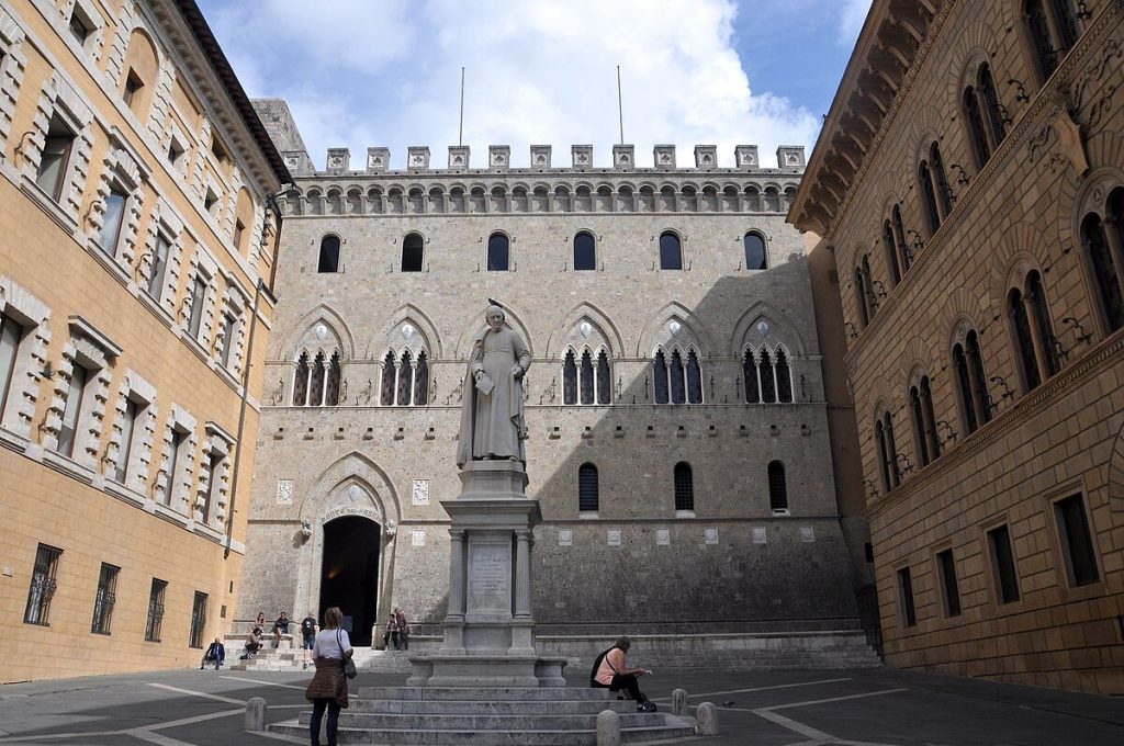 La sede di Monte dei Paschi di Siena, a Siena