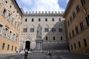 La sede di Monte dei Paschi di Siena, a Siena