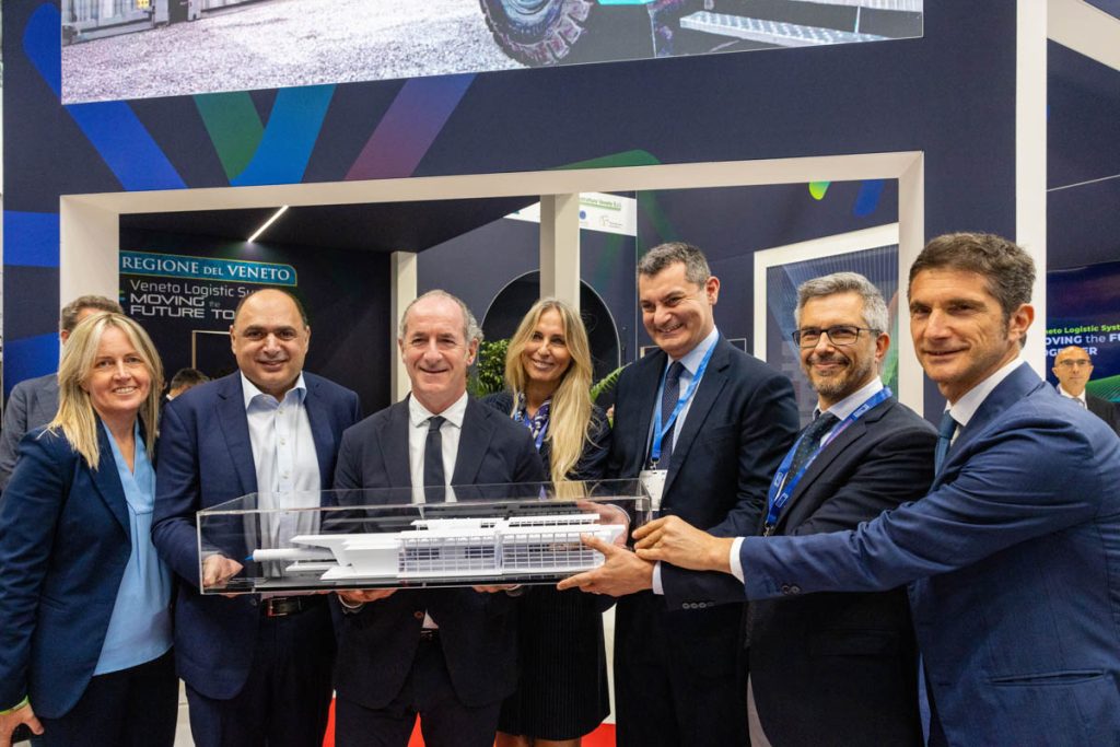 Luca Zaia Transport Logistic Monaco Hyper Transfer (1)