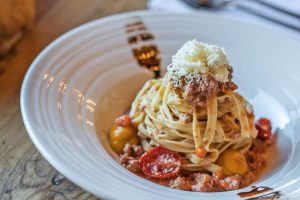 Piatto con pecora brogna della Lessinia